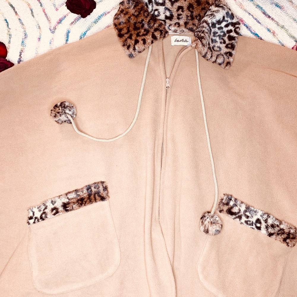 LE MODE CAPE - Picture 2 of 3